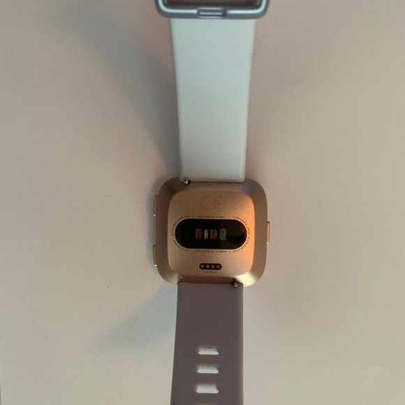 Fitbit Versa Rose Gold - Picture 8 of 8